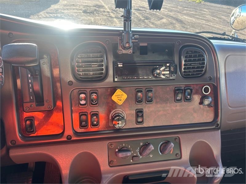 Freightliner M2 106 Furgons