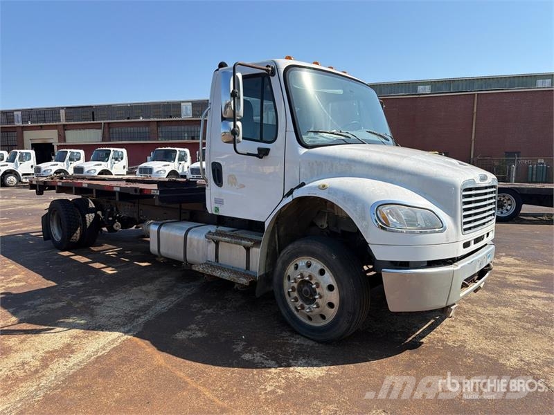 Freightliner M2 106 Camiones portacoches