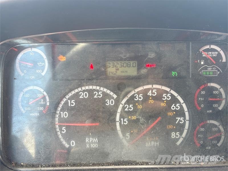 Freightliner M2 106 Temperature controlled trucks