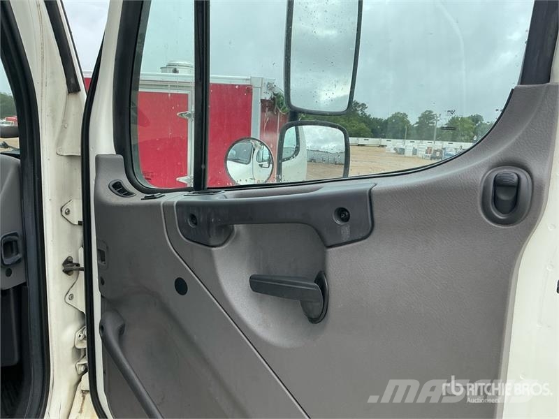 Freightliner M2 106 Грузовики-Рефрижераторы
