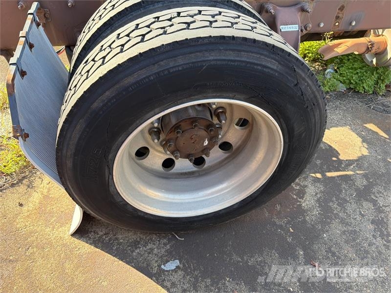 Freightliner M2 106 Camiones portacoches