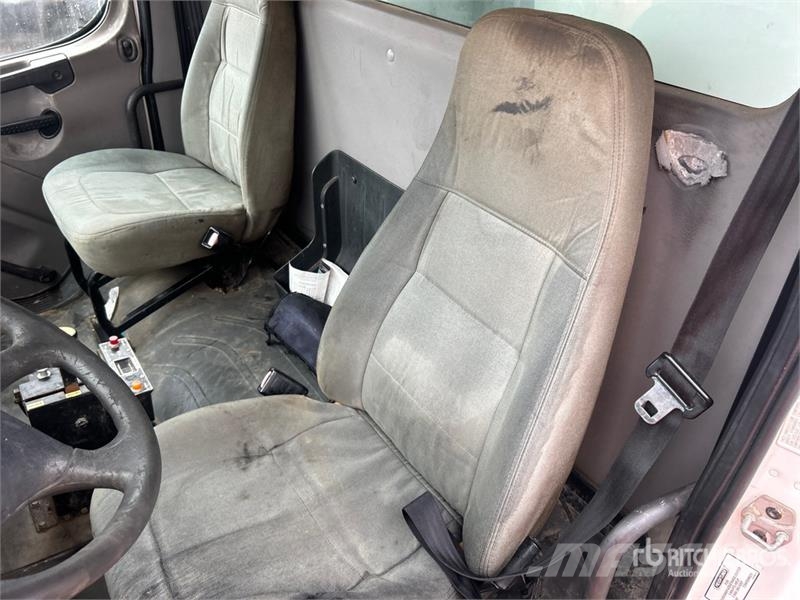 Freightliner M2 106 Camiones bañeras basculantes o volquetes
