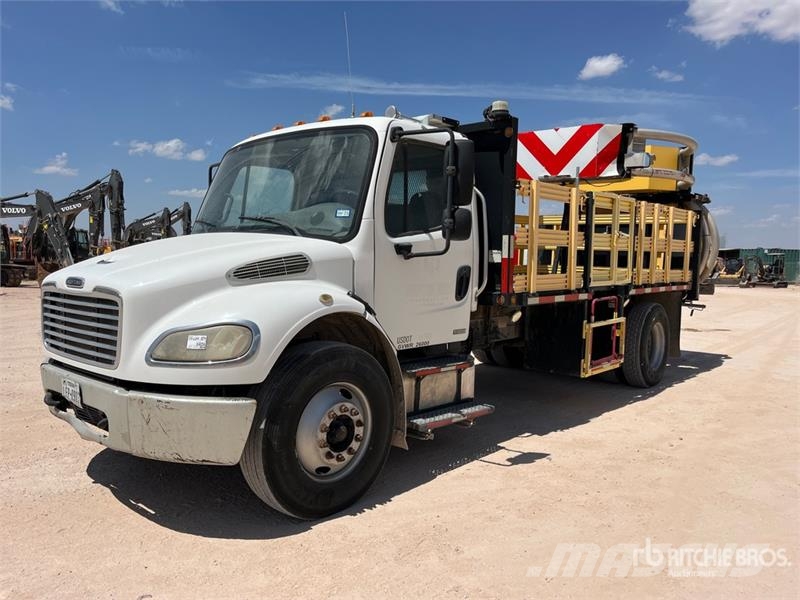 Freightliner M2 106 Komunálne / Multi-úžitkové vozidlá