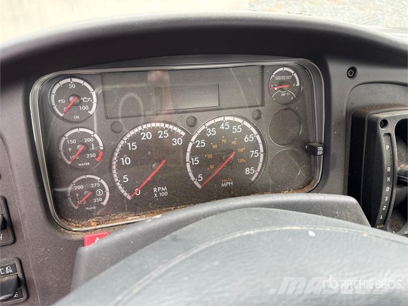 Freightliner M2 106 Cabinas
