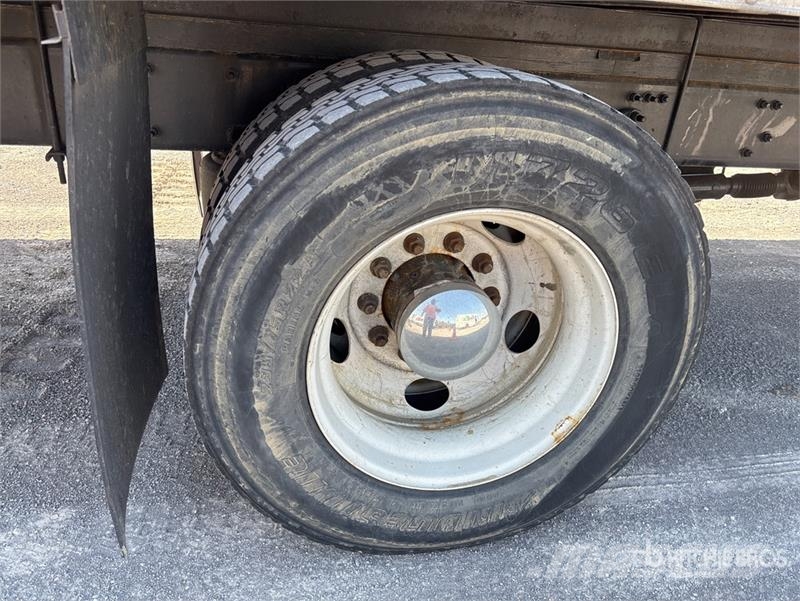 Freightliner M2 106 Furgons