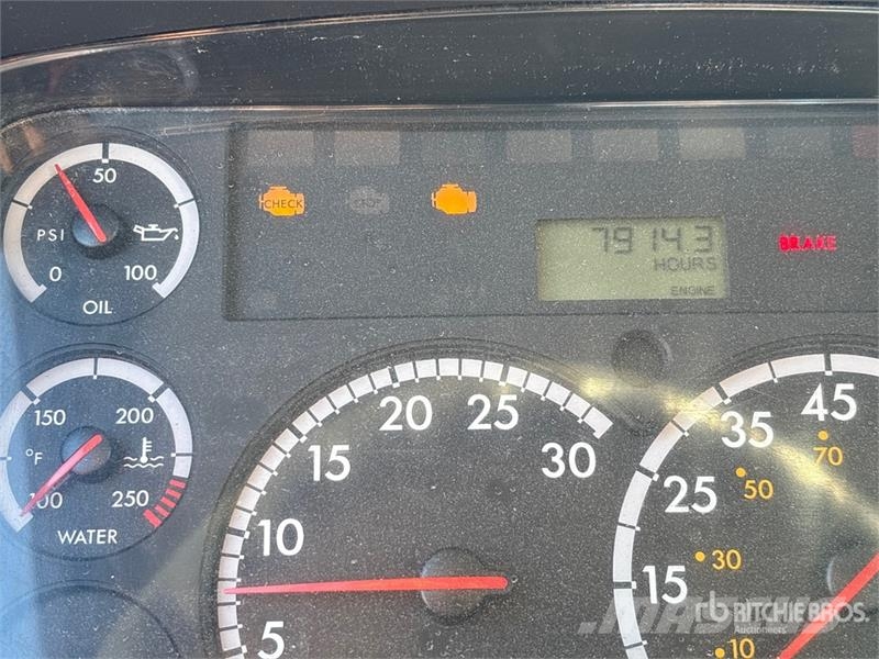 Freightliner M2 106 Kabine i unutrašnjost