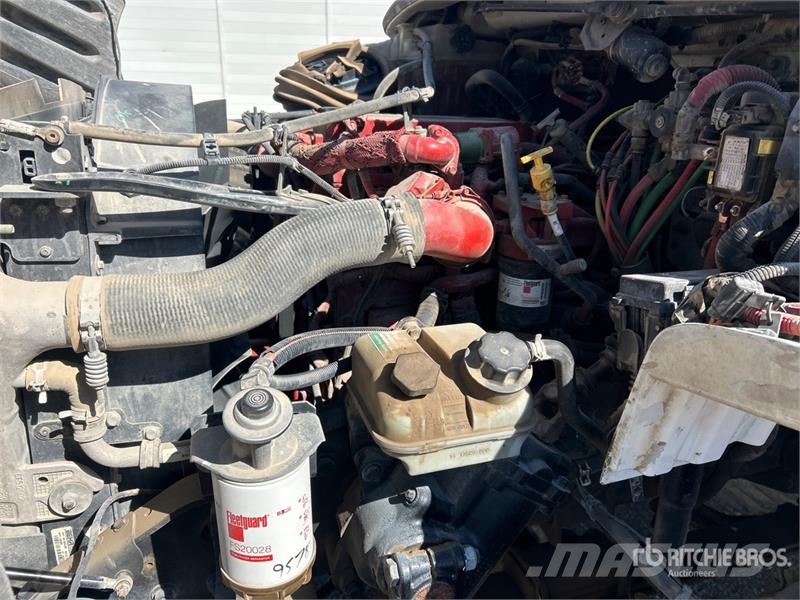 Freightliner M2 106 卡車裝載高空作業車