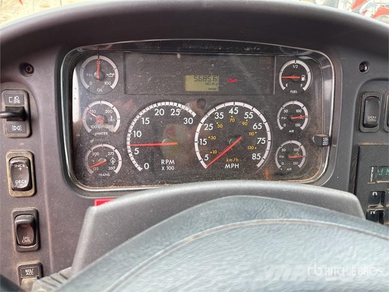Freightliner M2 106 Camion con sponde ribaltabili