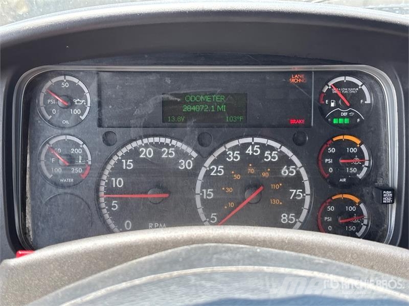 Freightliner M2 106 Isotermos y frigoríficos