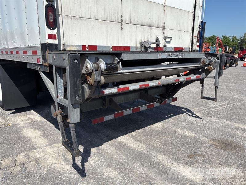Freightliner M2 106 Furgons