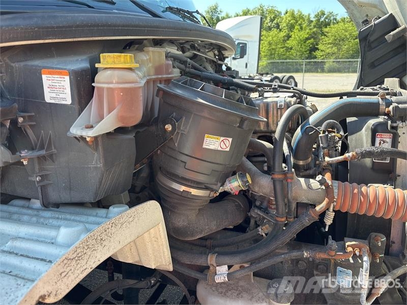 Freightliner M2 106 Furgons