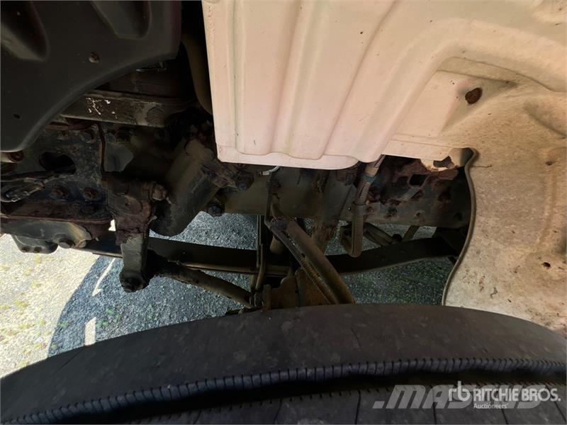 Freightliner M2 106 Camiones con caja de remolque