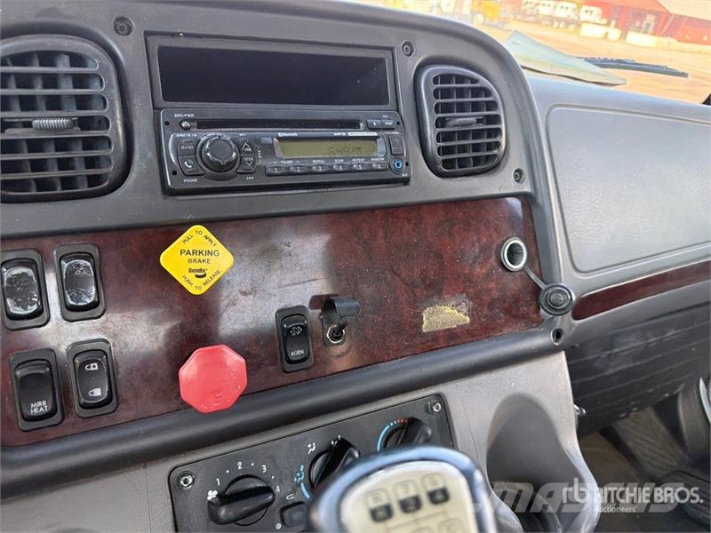 Freightliner M2 106 Camiones portacoches