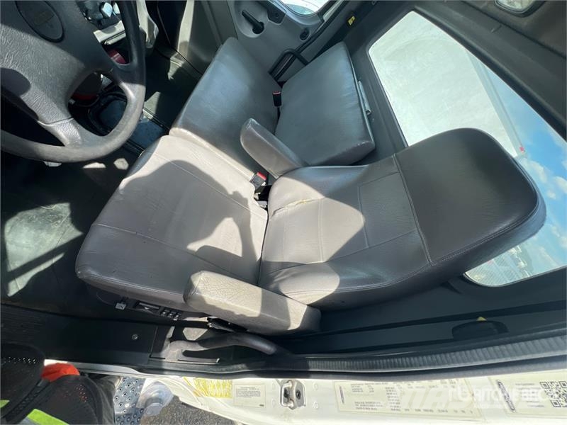 Freightliner M2 106 Cabine e interni