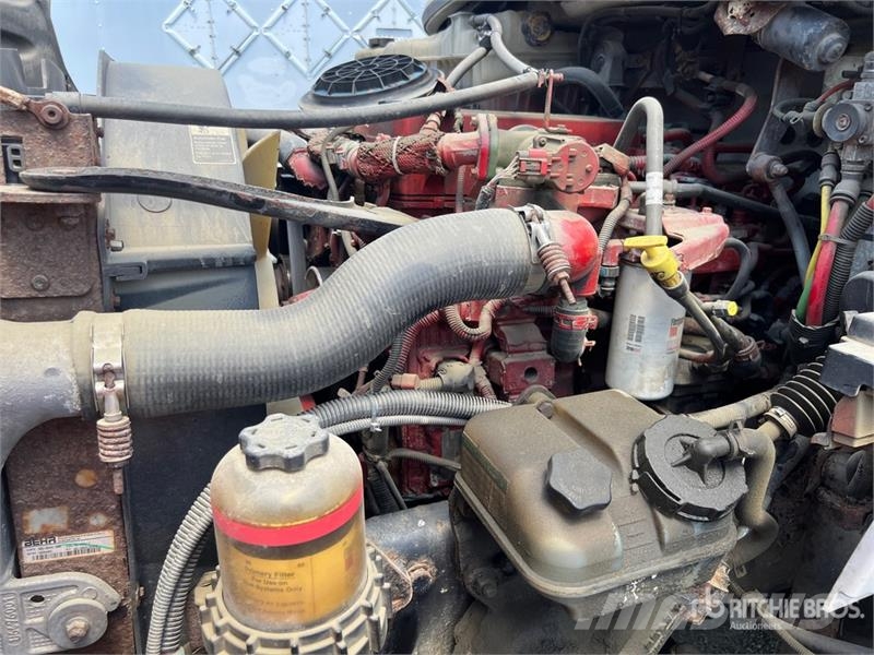 Freightliner M2 106 Camiones con caja de remolque