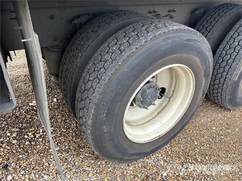 Freightliner M2 106 Грузовики-Рефрижераторы