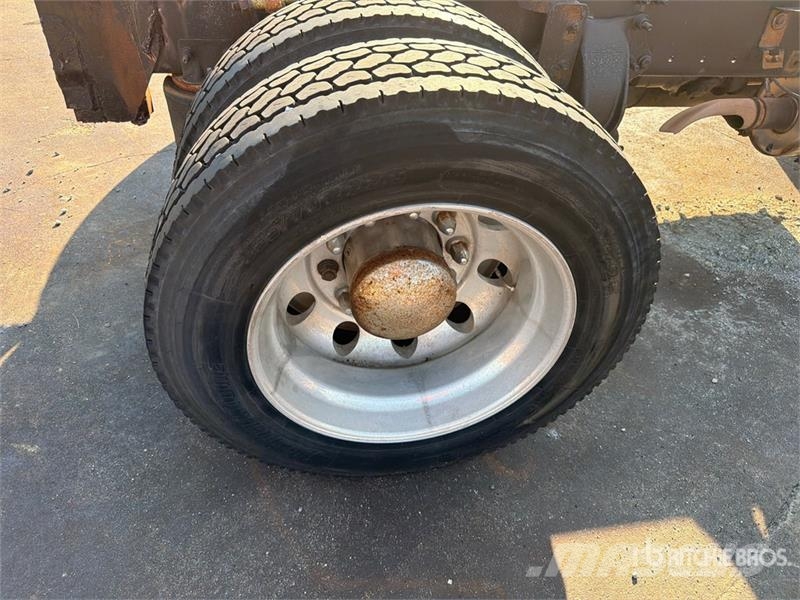 Freightliner M2 106 Camiones portacoches