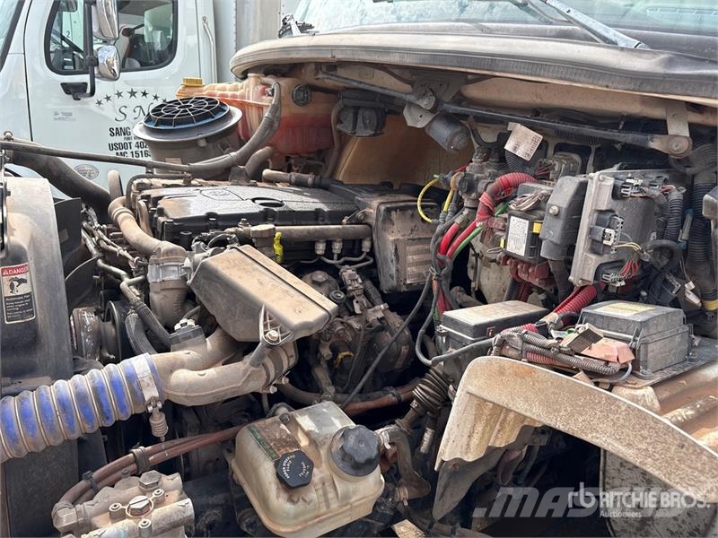 Freightliner M2 106 Kravas automašīnas - refrižeratori
