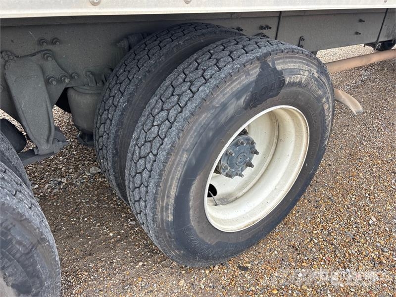 Freightliner M2 106 Грузовики-Рефрижераторы