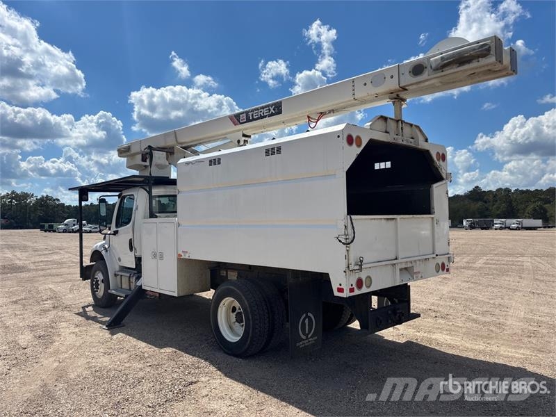 Freightliner M2 106 Pacēlāji uz automašīnas bāzes