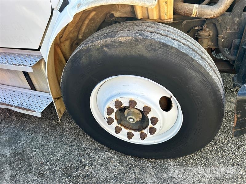 Freightliner M2 106 Camiones plataforma