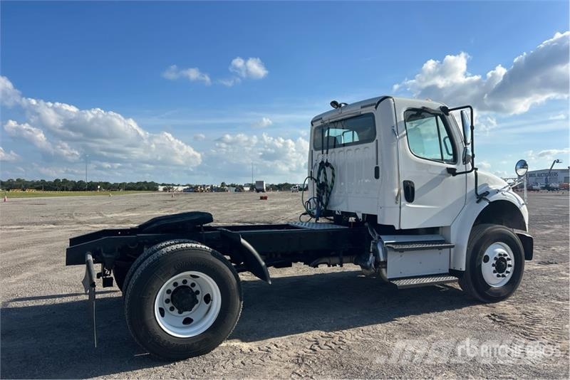 Freightliner M2 106 وحدات الجر