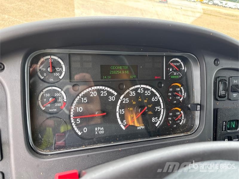 Freightliner M2 106 Грузовики-Рефрижераторы