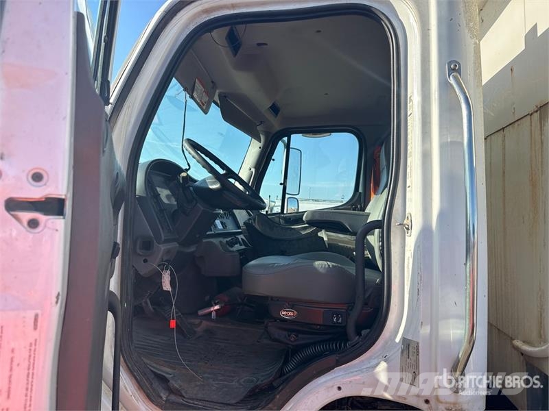 Freightliner M2 106 傾卸式卡車