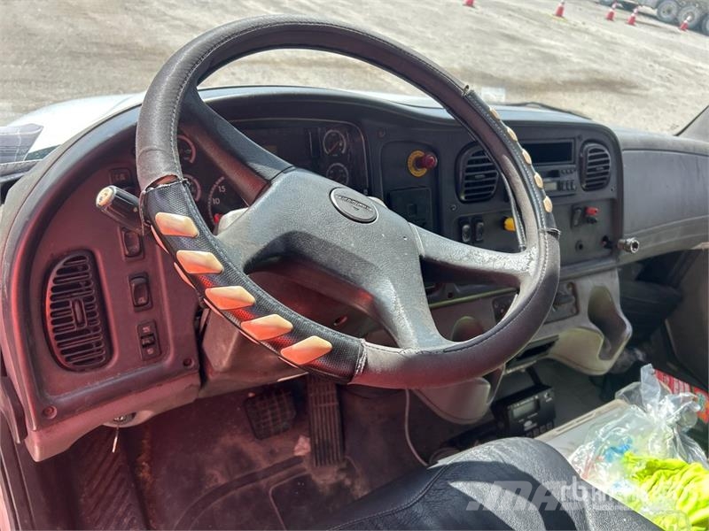 Freightliner M2 106 Грузовики-Рефрижераторы
