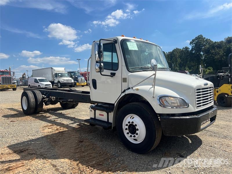 Freightliner M2 106 Cabine e interni