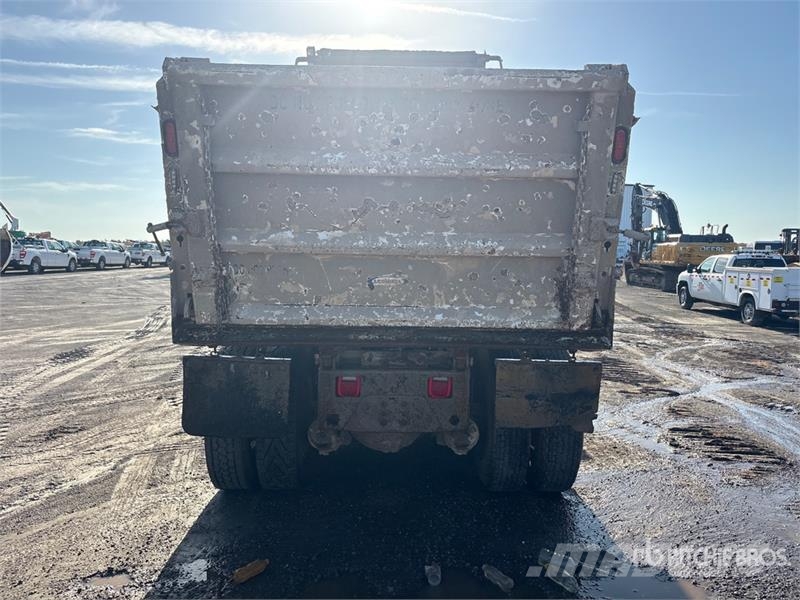 Freightliner M2 106 傾卸式卡車