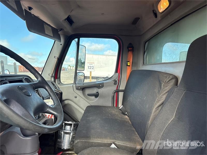 Freightliner M2 106 Temperature controlled trucks