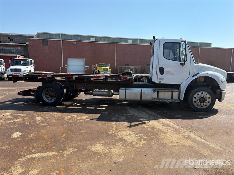 Freightliner M2 106 Camiones portacoches