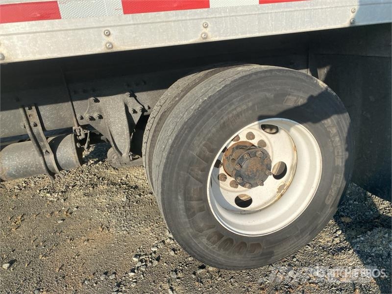 Freightliner M2 106 貨箱式卡車