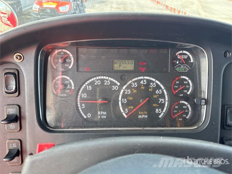 Freightliner M2 106 Temperature controlled trucks