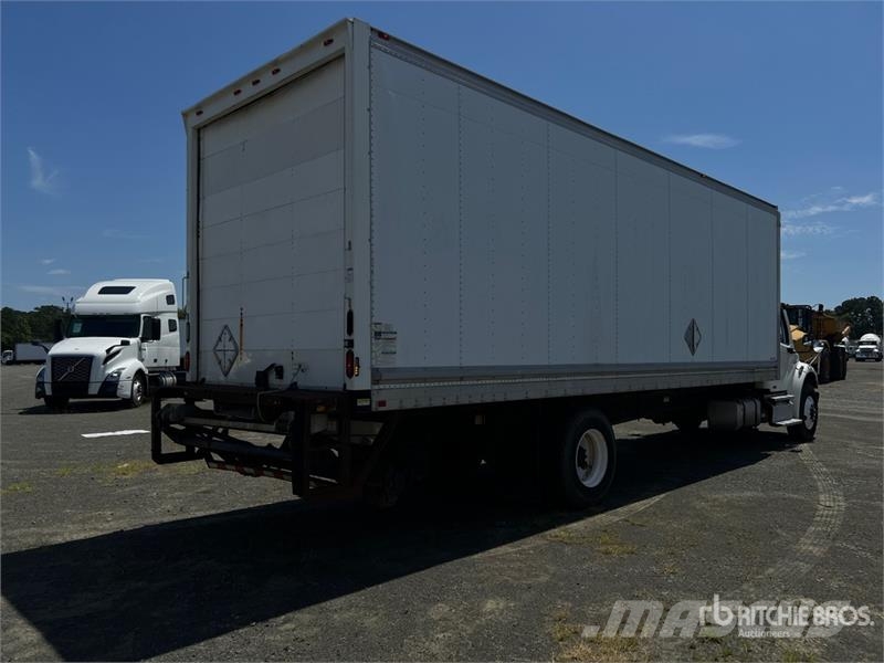 Freightliner M2 106 Camiones con caja de remolque