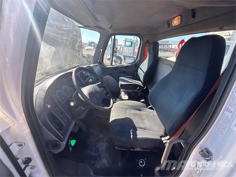 Freightliner M2 106 Kabine i unutrašnjost