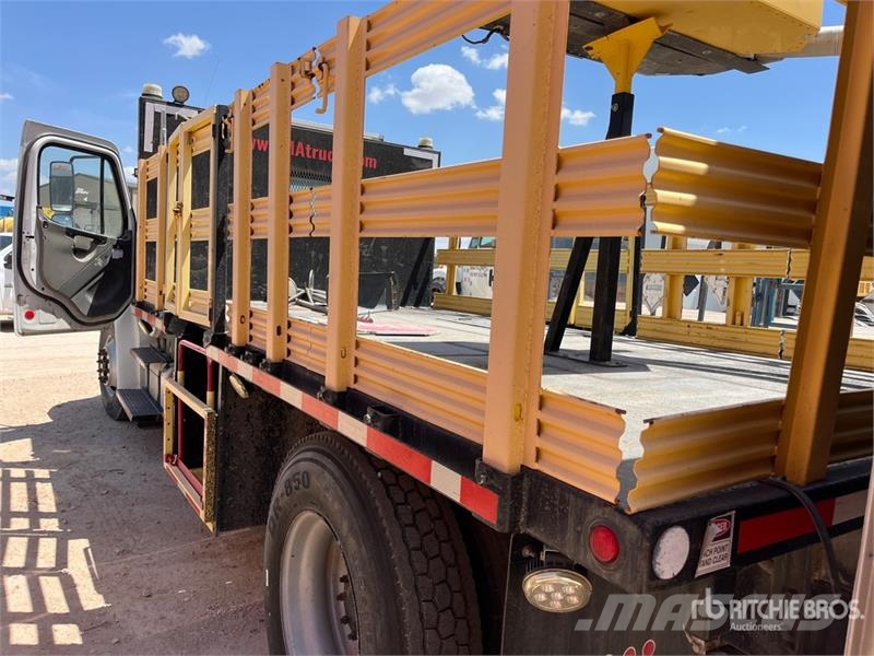 Freightliner M2 106 Komunálne / Multi-úžitkové vozidlá