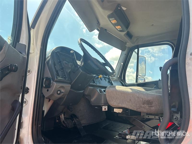 Freightliner M2 106 Krokbil