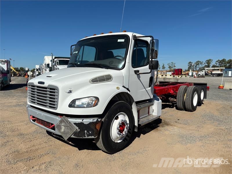 Freightliner M2 106 Kabine i unutrašnjost