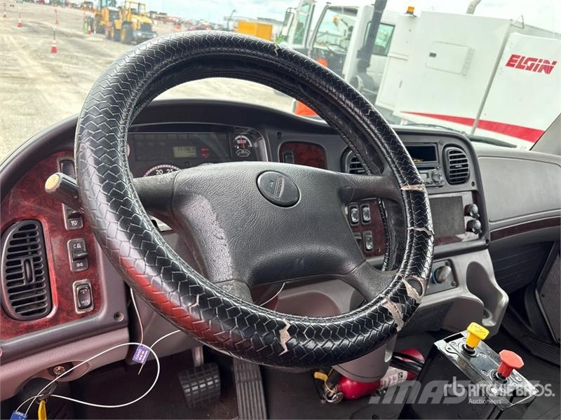 Freightliner M2 106 Sadulveokid