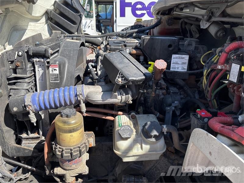 Freightliner M2 106 Furgons