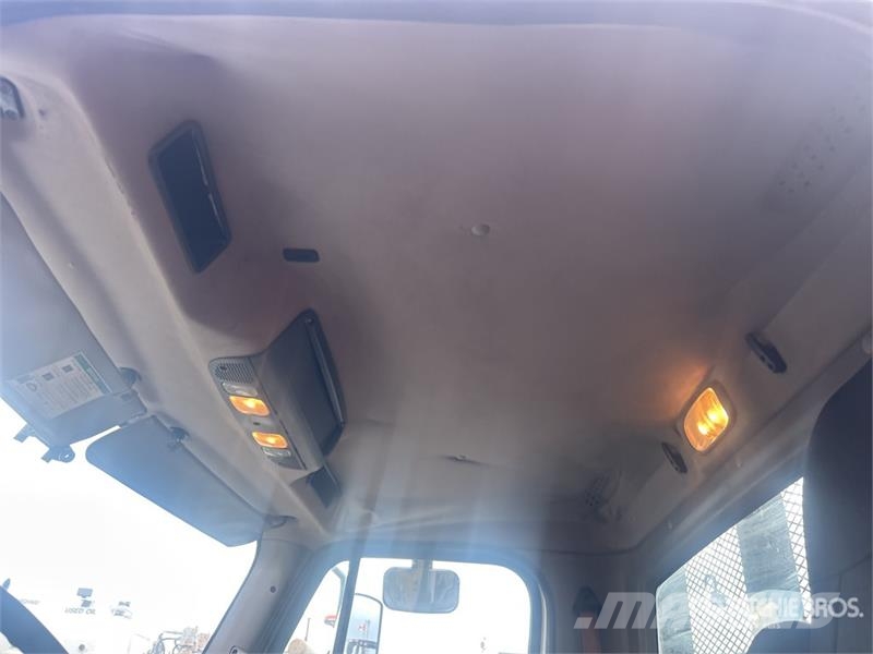 Freightliner M2 106 시립/다목적 차량