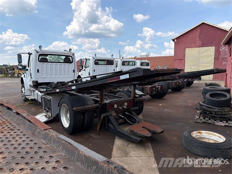 Freightliner M2 106 Autotransporteri