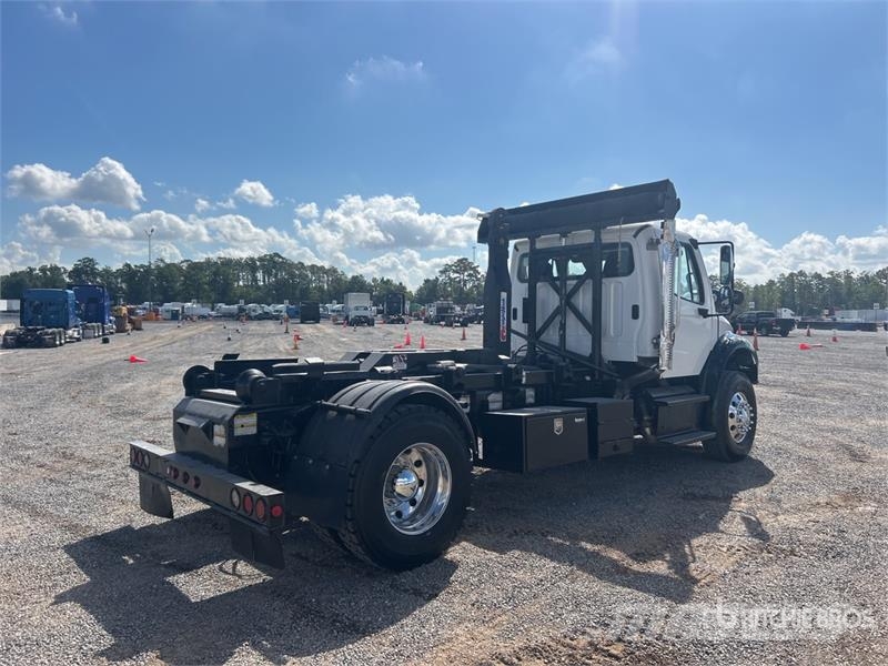 Freightliner M2 106 Krokbil