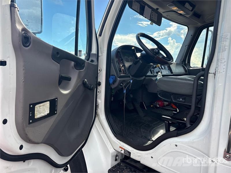 Freightliner M2 106 Caminhões com temperatura controlada
