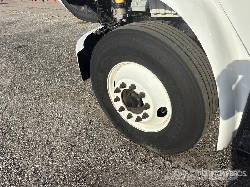Freightliner M2 106 Isotermos y frigoríficos