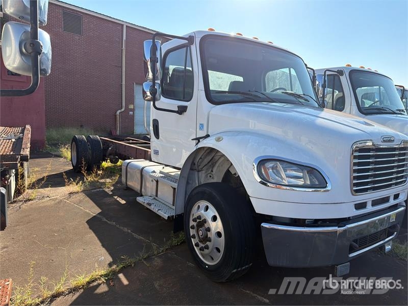 Freightliner M2 106 Camiones portacoches