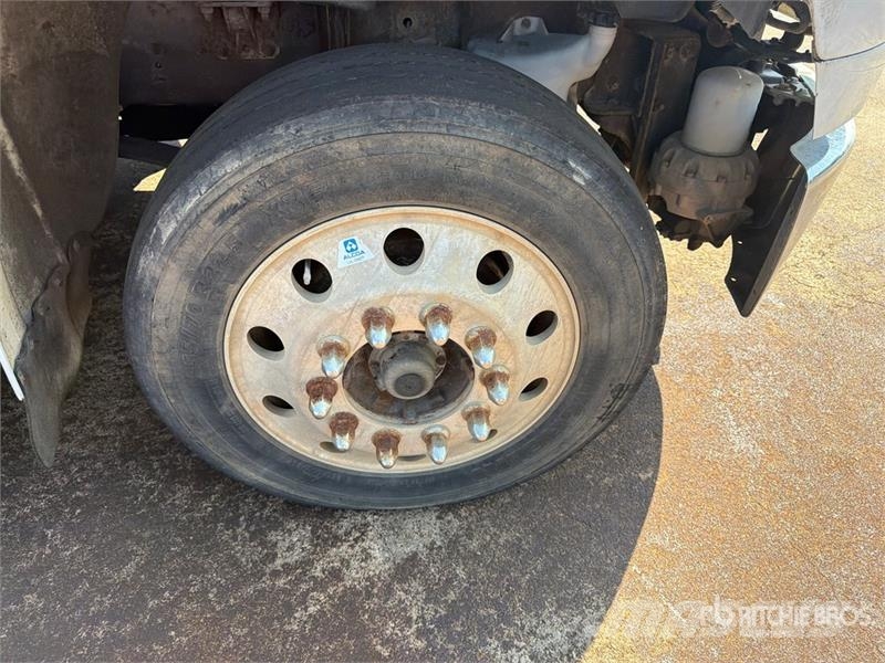 Freightliner M2 106 Camiones portacoches