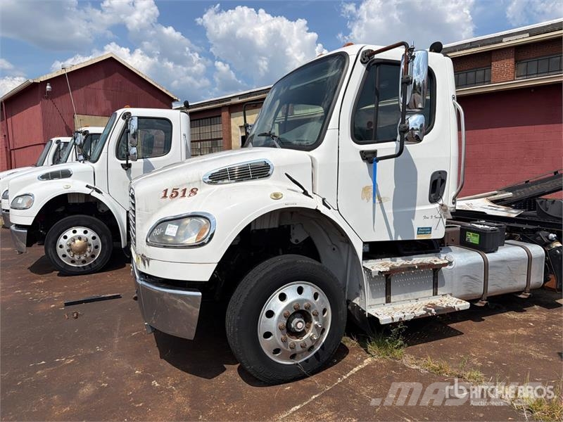 Freightliner M2 106 Autotransporteri